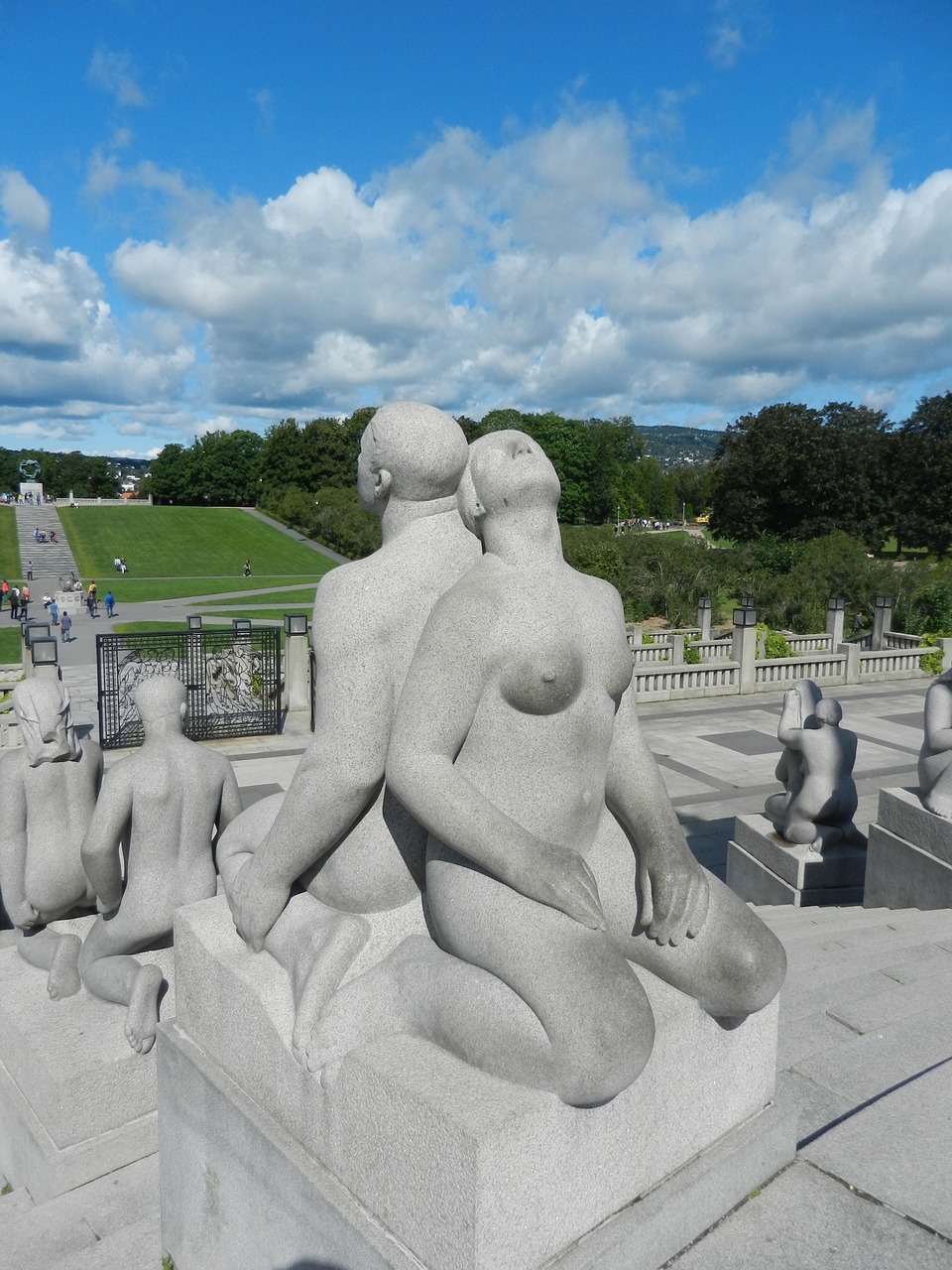 Sculpture of a woman and a man by Gustav Vigeland.
